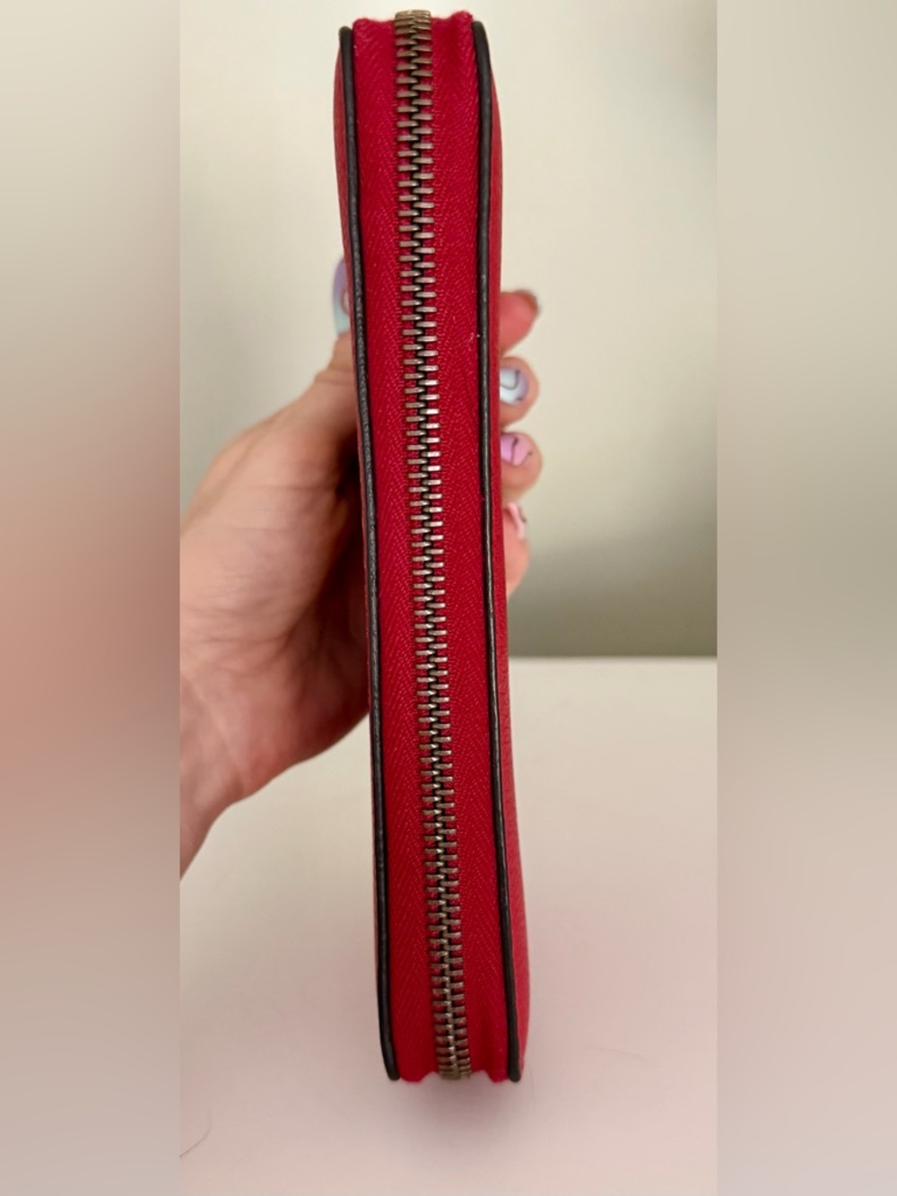 Authentic Gucci Red Leather Zip Wallet with Gold & Green Logo - Picture 6 of 13